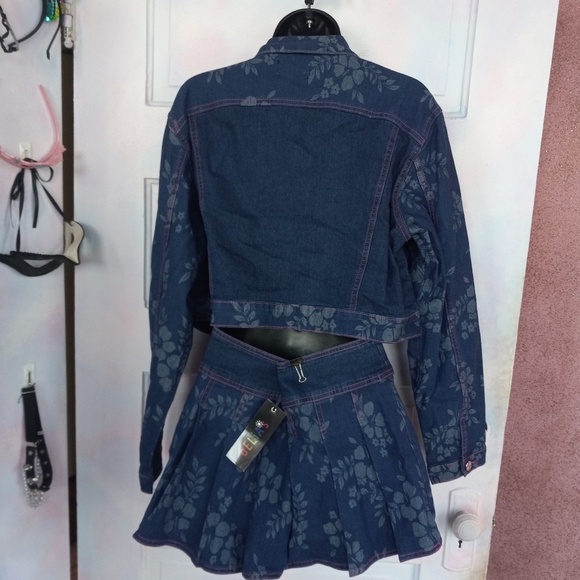 Delia*s NWT Coconut girl floral pattern Denim pleated set! Skirt & jacket! - Picture 5 of 8